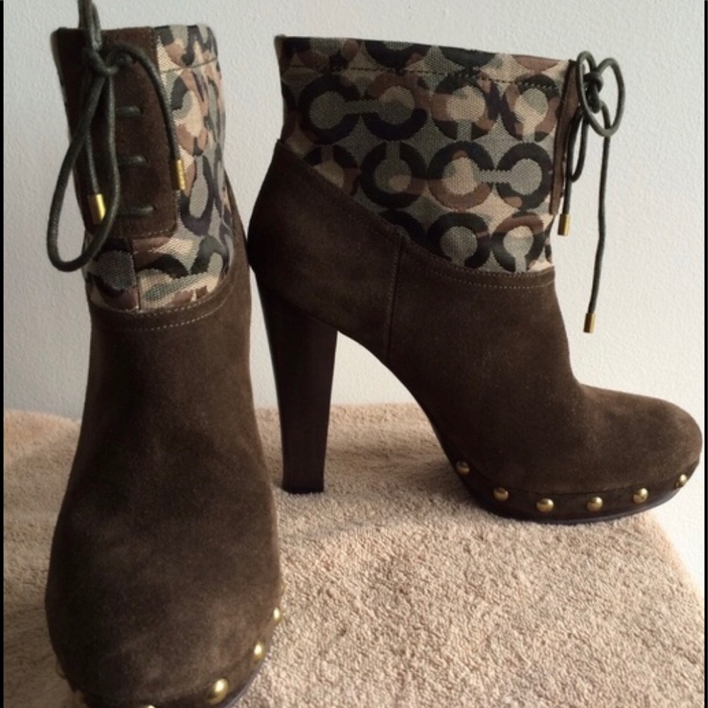 Coach Ankle boot. Monogram/Suede with gold studs